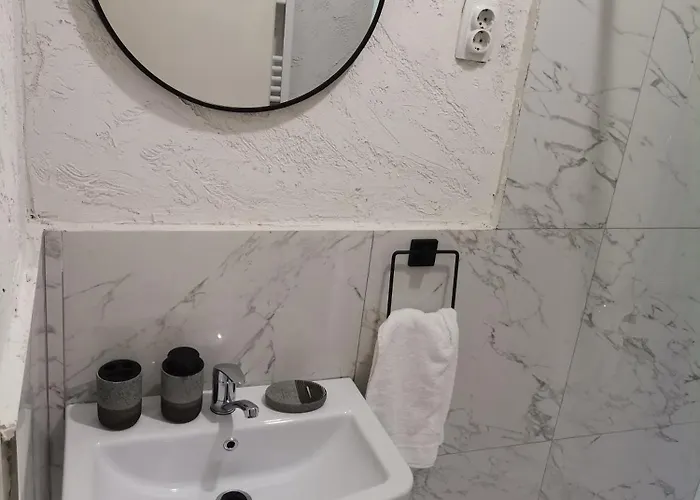 Calla 4 - Main Square, In The Shopping Center - Parking Slot With Securiti And Video Szkopje