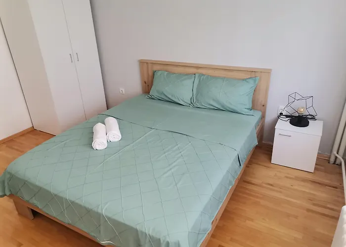 Calla 4 - Main Square, In The Shopping Center - Parking Slot With Securiti And Video Szkopje