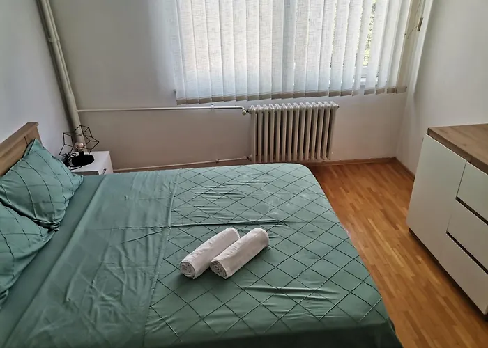 Calla 4 - Main Square, In The Shopping Center - Parking Slot With Securiti And Video Szkopje